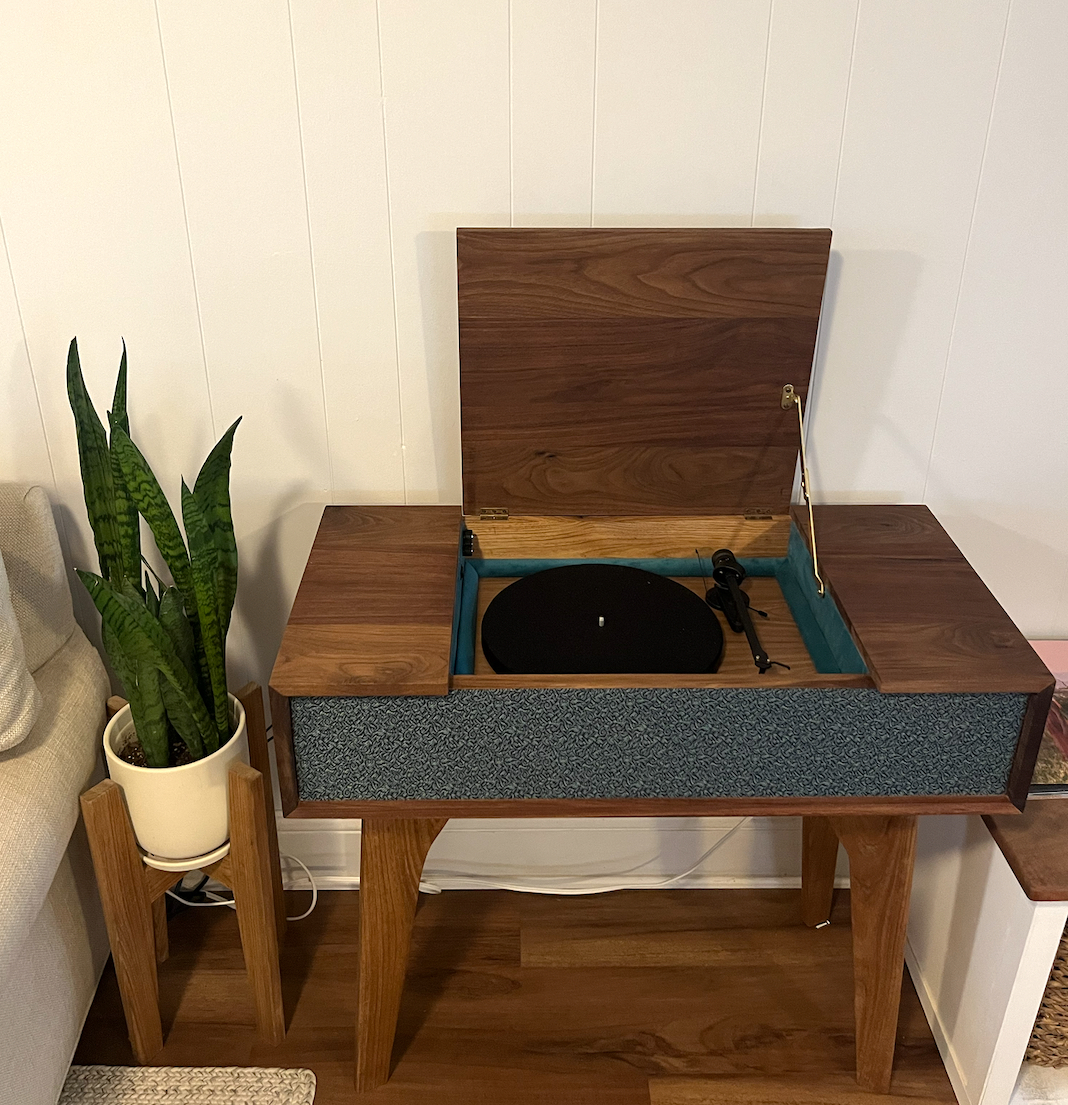 Ukulele Stand - Walnut